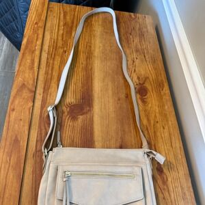 Relic Crossbody Shoulder Bag Beige Faux Leather Gold Tone Zip Front Pocket